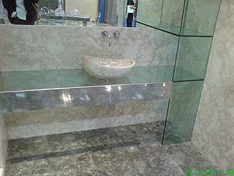 Bathroom marble panels Beautiful granite, onyx, marble and travertine slabs. Best Suppliers of granite slabs in the world. Exquisite and exclusive granites and marbles.  London Granite at Verona Stone Fair. Fantastic and new natural stone surfaces for your granite worktops, kitchen worktops, marble tops, travertine floors and shower/Jacuzzi enclosures.